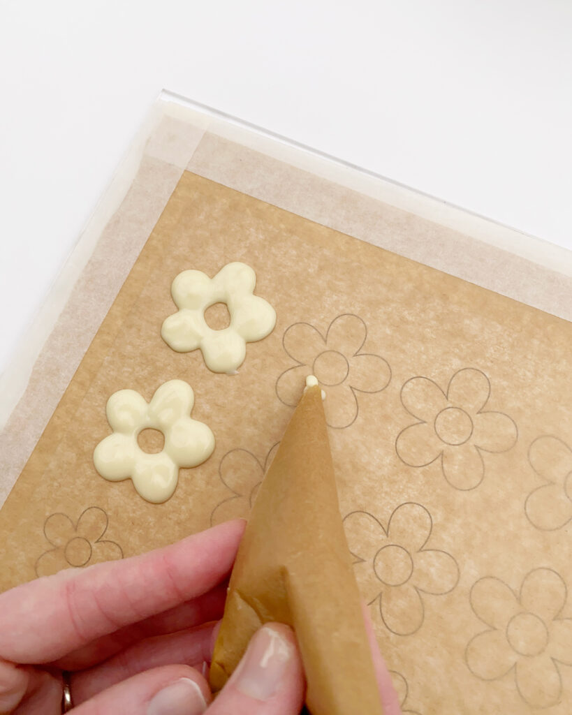 hand piping chocolate flower decoration